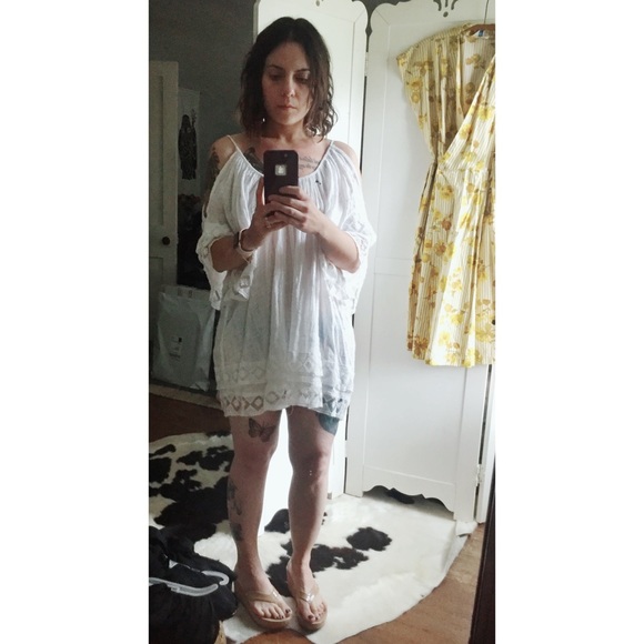 White embroidered cold shoulder tunic - Picture 2 of 6